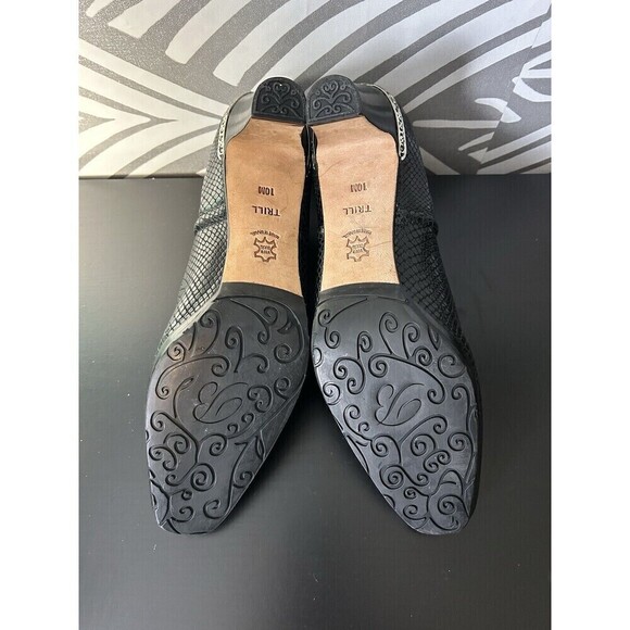 BRIGHTON Women's Trill Black Snakeskin Embellished Heel Booties Size 10 - Picture 8 of 8